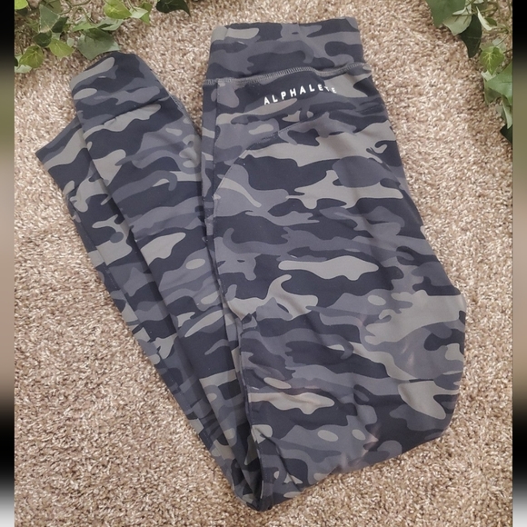 Alphalete Premium Joggers - Picture 2 of 4